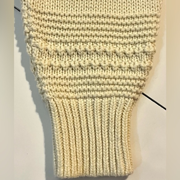 Universal Thread Women’s Cream Knit Warm Cozy Sweater Size Small - Picture 4 of 14